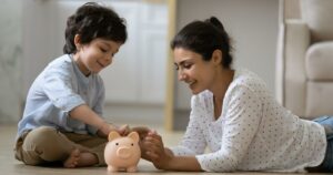 Read more about the article How To Teach Your Preschooler About Money